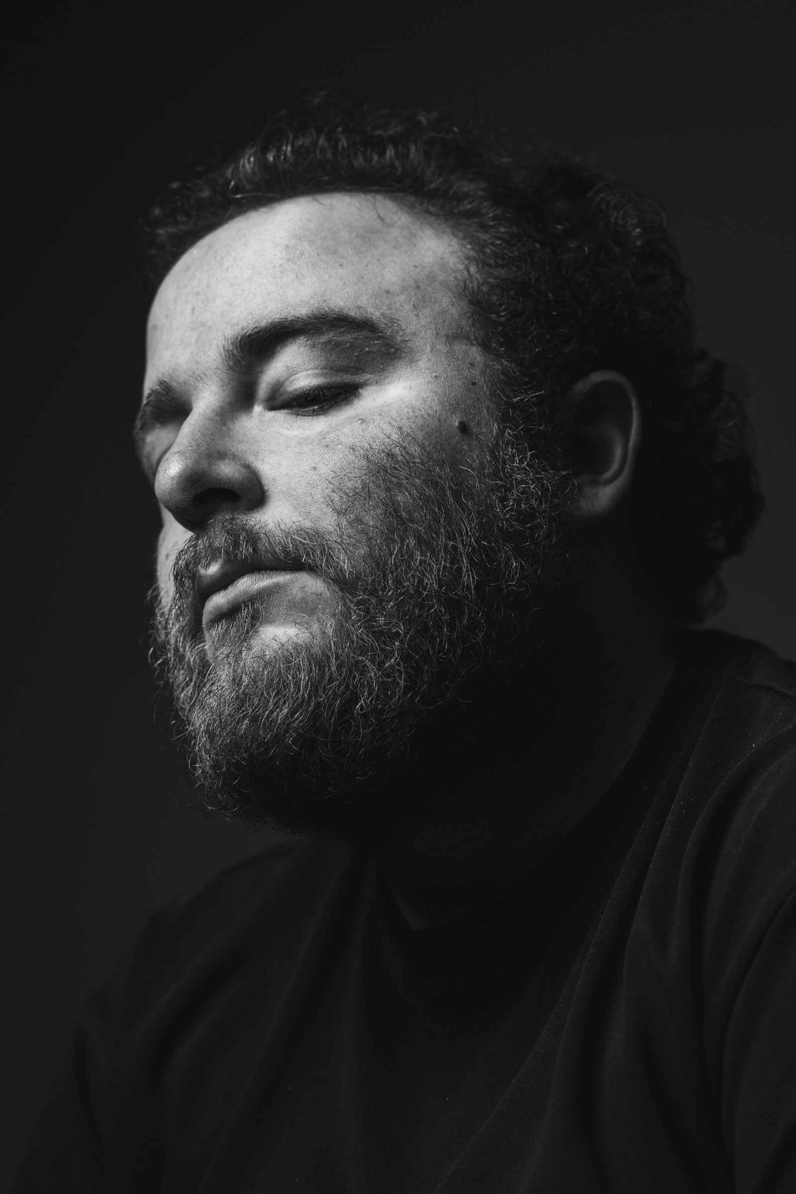 Portrait Gustave réalisateur - Thibault Maestracci photographe portraits corporate Montpellier